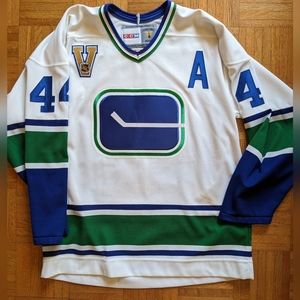2000s Vancouver Canucks Todd Bertuzzi NHL Official Licensed jersey. Size medium.